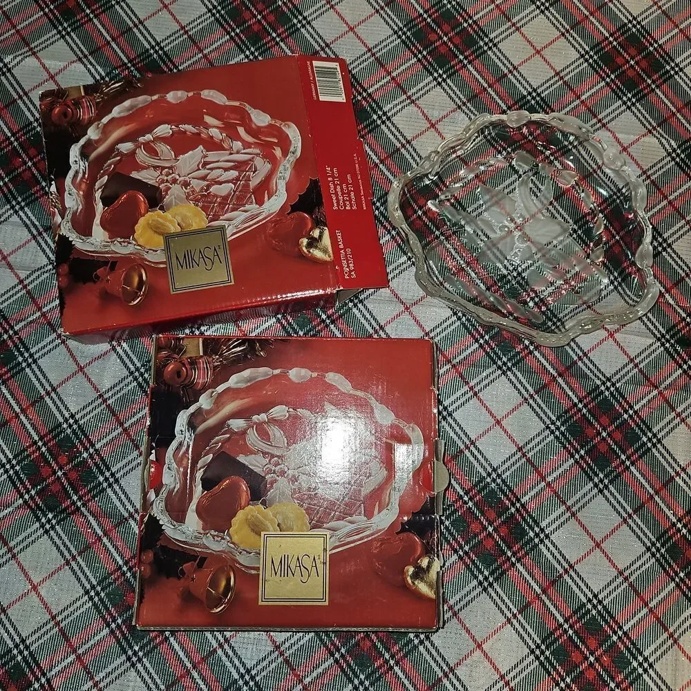 Set Of 2 Mikasa Clear Crystal Holiday Poinsettia Basket Dish
